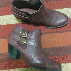 Bare Traps with Vibram soles Buckle bootie